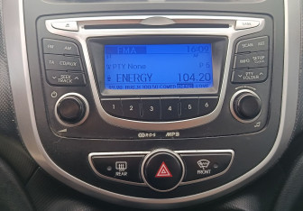 Подержанный автомобиль Hyundai Solaris Hatchback 2012 года (16 фото)