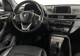 Подержанный автомобиль BMW X1 2018 года (15 фото)