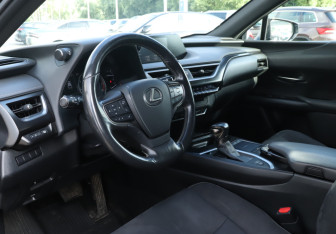 Подержанный автомобиль Lexus UX 2019 года (13 фото)