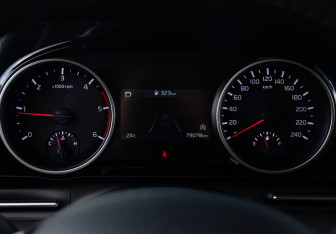 Подержанный автомобиль Kia Carnival 2022 года (10 фото)