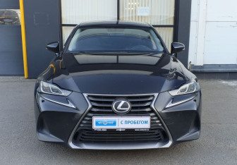 Подержанный автомобиль Lexus IS Sedan 2018 года (2 фото)
