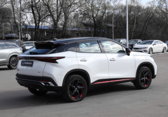 Подержанный автомобиль Omoda C5 2023 года (5 фото)