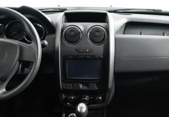 Подержанный автомобиль Renault Duster 2017 года (8 фото)