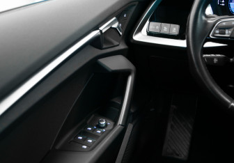 Подержанный автомобиль Audi A3 Hatchback 2022 года (15 фото)