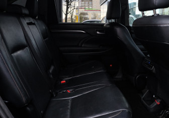 Подержанный автомобиль Toyota Highlander 2014 года (8 фото)