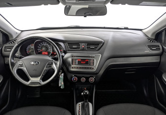 Подержанный автомобиль Kia Rio Hatchback 2017 года (14 фото)