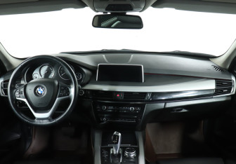 Подержанный автомобиль BMW X5 2014 года (12 фото)