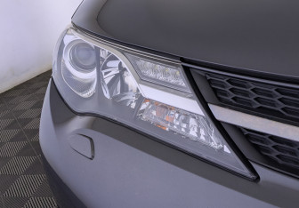 Подержанный автомобиль Toyota RAV4 2014 года (11 фото)