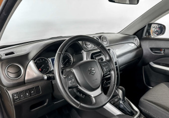 Подержанный автомобиль Suzuki Vitara 2018 года (10 фото)