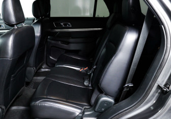 Подержанный автомобиль Ford Explorer 2019 года (12 фото)