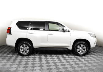 Подержанный автомобиль Toyota Land Cruiser Prado 2019 года (4 фото)