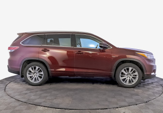Подержанный автомобиль Toyota Highlander 2014 года (4 фото)