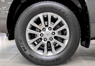 Подержанный автомобиль Toyota Land Cruiser Prado 2019 года (19 фото)
