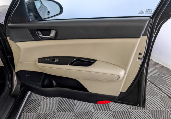 Подержанный автомобиль Kia Optima Sedan 2017 года (25 фото)