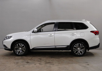 Подержанный автомобиль Mitsubishi Outlander 2018 года (4 фото)