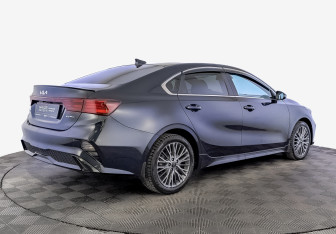 Подержанный автомобиль Kia Cerato Sedan 2022 года (5 фото)