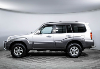 Подержанный автомобиль Hyundai Terracan 2004 года (8 фото)