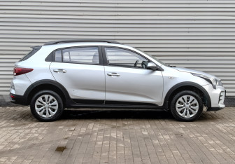 Подержанный автомобиль Kia Rio Hatchback 2021 года (4 фото)