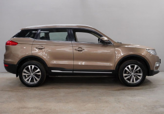 Подержанный автомобиль Geely Atlas 2019 года (4 фото)