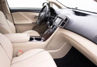 Подержанный автомобиль Toyota Venza 2013 года (9 фото)