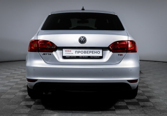 Подержанный автомобиль Volkswagen Jetta Sedan 2011 года (6 фото)