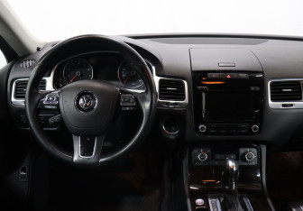 Подержанный автомобиль Volkswagen Touareg 2013 года (15 фото)