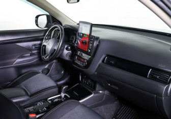 Подержанный автомобиль Mitsubishi Outlander 2019 года (11 фото)