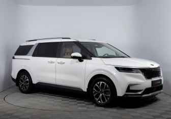 Подержанный автомобиль Kia Carnival 2021 года (3 фото)