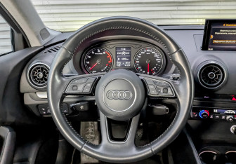 Подержанный автомобиль Audi A3 Sedan 2017 года (21 фото)