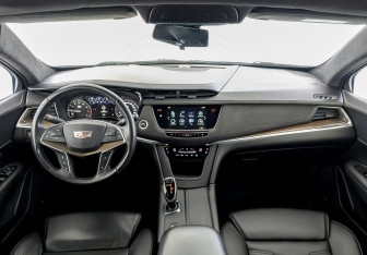 Подержанный автомобиль Cadillac XT5 2017 года (14 фото)