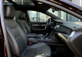 Подержанный автомобиль Cadillac XT5 2021 года (27 фото)