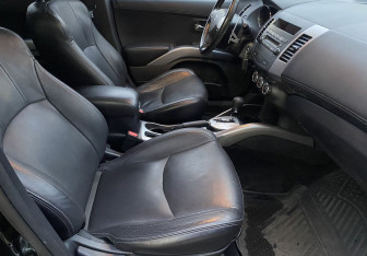 Подержанный автомобиль Peugeot 4007 2011 года (9 фото)