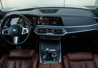 Подержанный автомобиль BMW X7 2021 года (29 фото)