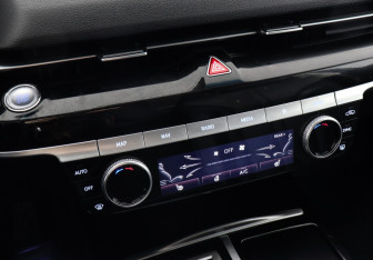 Подержанный автомобиль Genesis G80 2021 года (15 фото)