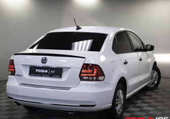 Подержанный автомобиль Volkswagen Polo Sedan 2017 года (18 фото)