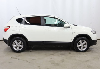 Подержанный автомобиль Nissan Qashqai 2011 года (7 фото)