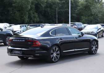 Подержанный автомобиль Volvo S90 2021 года (5 фото)