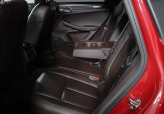 Подержанный автомобиль Porsche Macan 2017 года (10 фото)