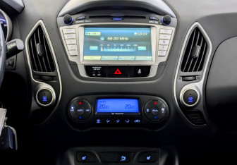 Подержанный автомобиль Hyundai ix35 2012 года (15 фото)