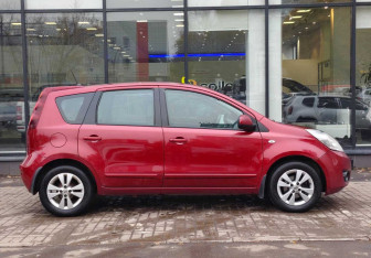 Подержанный автомобиль Nissan Note 2012 года (4 фото)