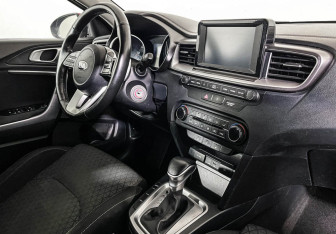 Подержанный автомобиль Kia Ceed Hatchback 2018 года (9 фото)