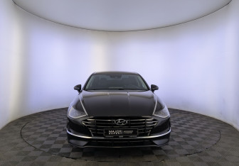 Подержанный автомобиль Hyundai Sonata 2021 года (2 фото)