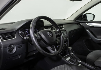 Подержанный автомобиль Skoda Octavia Liftback 2014 года (10 фото)