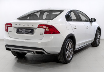 Подержанный автомобиль Volvo S60 Cross Country 2018 года (5 фото)