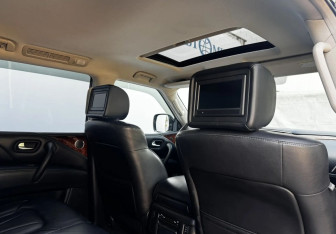 Подержанный автомобиль Infiniti QX80 2016 года (13 фото)