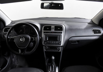 Подержанный автомобиль Volkswagen Polo Sedan 2016 года (7 фото)