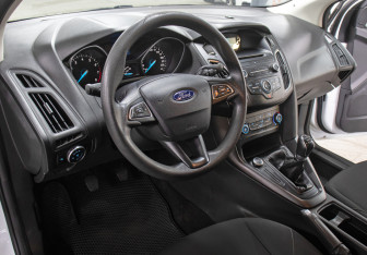 Подержанный автомобиль Ford Focus Wagon 2017 года (16 фото)