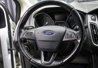 Подержанный автомобиль Ford Focus Hatchback 2017 года (17 фото)