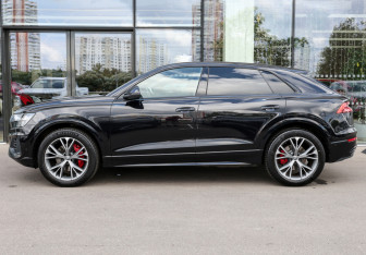 Подержанный автомобиль Audi Q8 2019 года (8 фото)