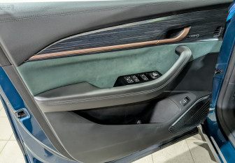 Подержанный автомобиль Geely Monjaro 2023 года (19 фото)